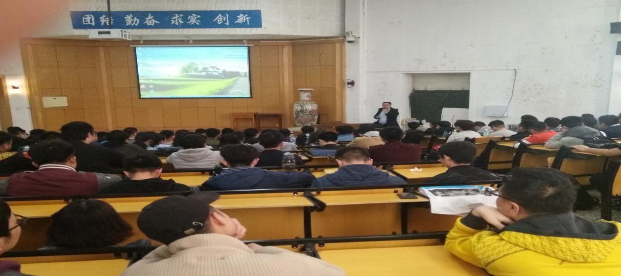 王英浩老师向同学们强调学习的重要性