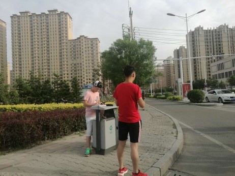 交通工程员工在实习