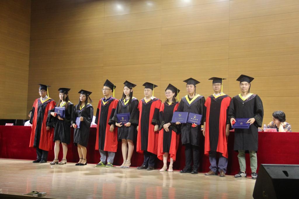 授予学位证书